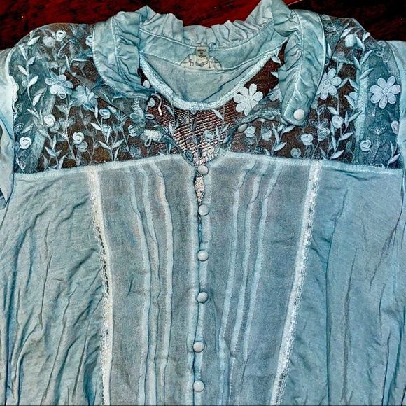 NWOT{POL} sage Lace & embroidered top - Picture 10 of 13